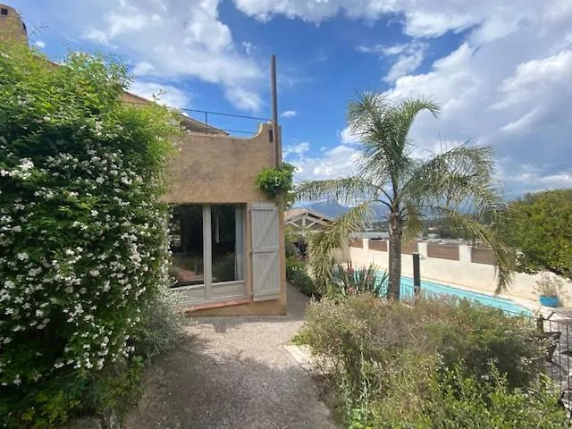 Villa Joli rez-de-villa 80 m2 proche mer Carqueiranne